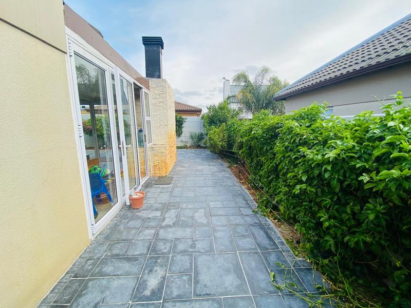 2 Bedroom Property for Sale in Sonkring Western Cape